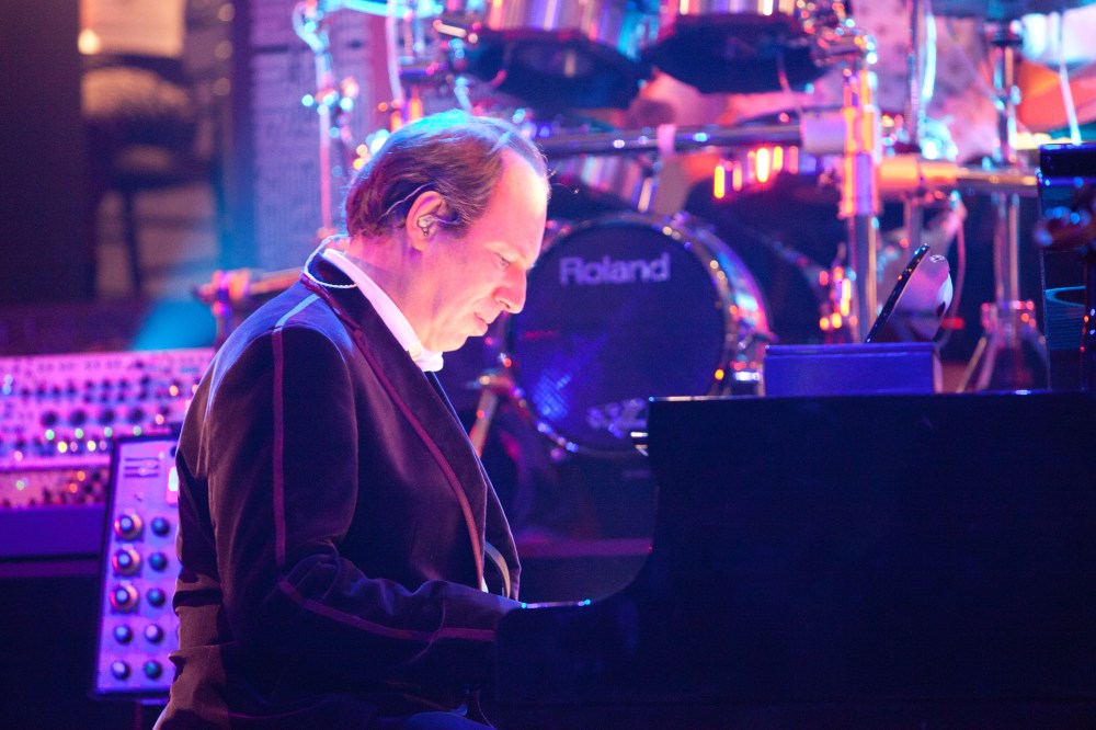 01_HANS-ZIMMER_live-on-tour-2016_Foto_Steve-Gillet